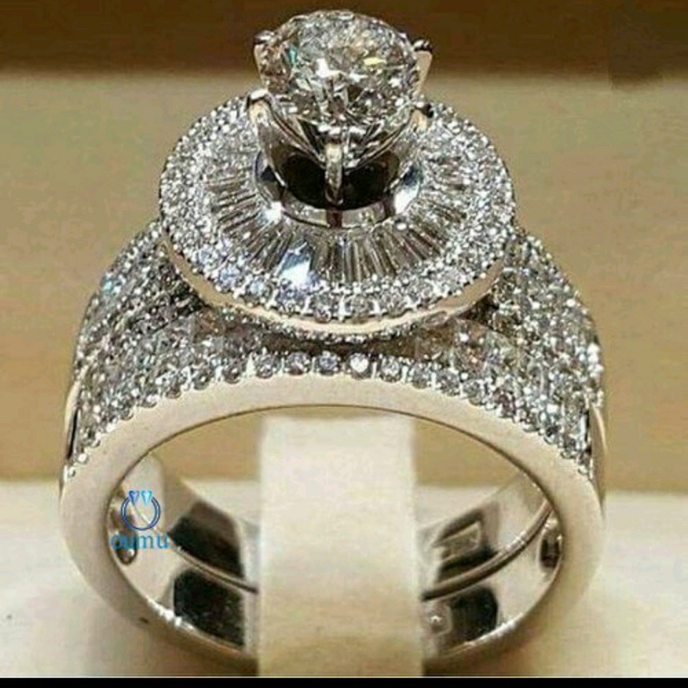 White gold wedding set stunning